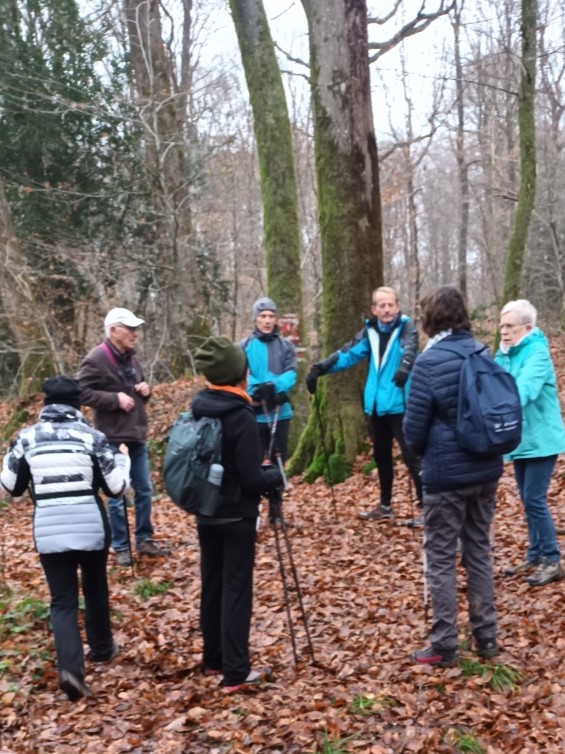 c'est parti, sous un ciel menaçant